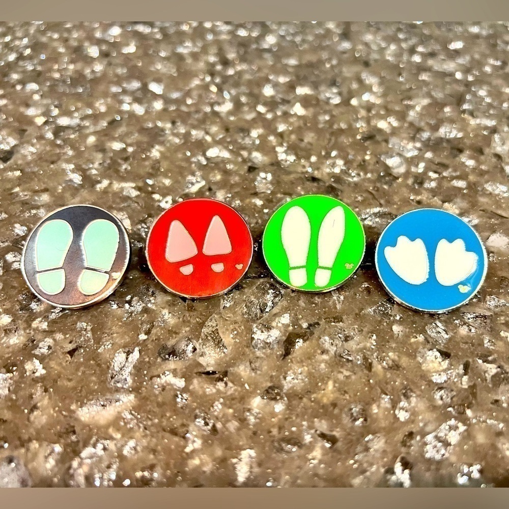 FULL SET of 4 DISNEY WDW 2008 Hidden Mickey Character Footprints Series Pins